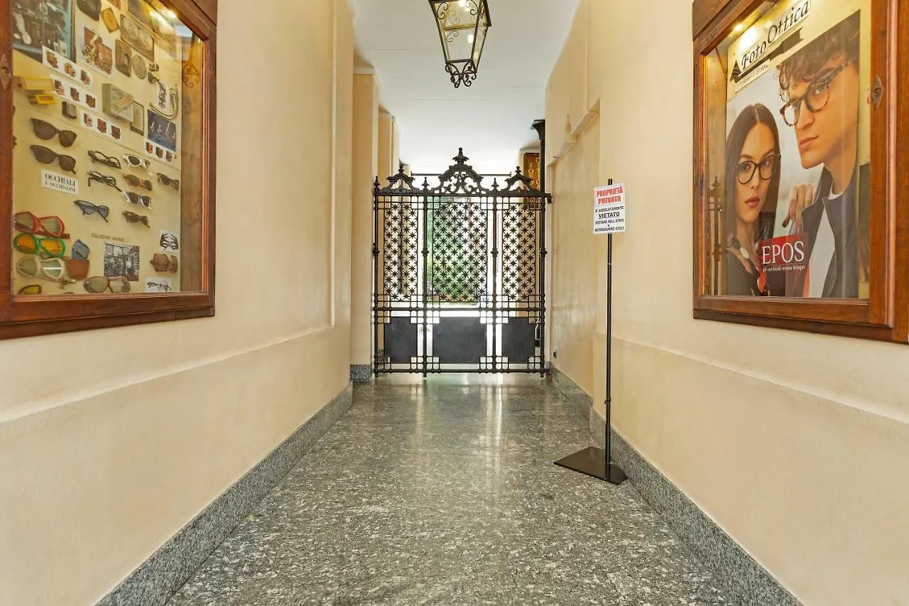 Renovated Penthouse Duomo & Via Torino Apartment Milan