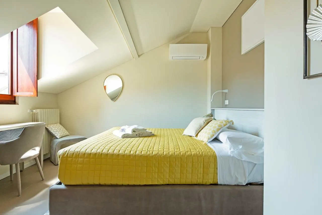 Renovated Penthouse Duomo & Via Torino Apartment Milan