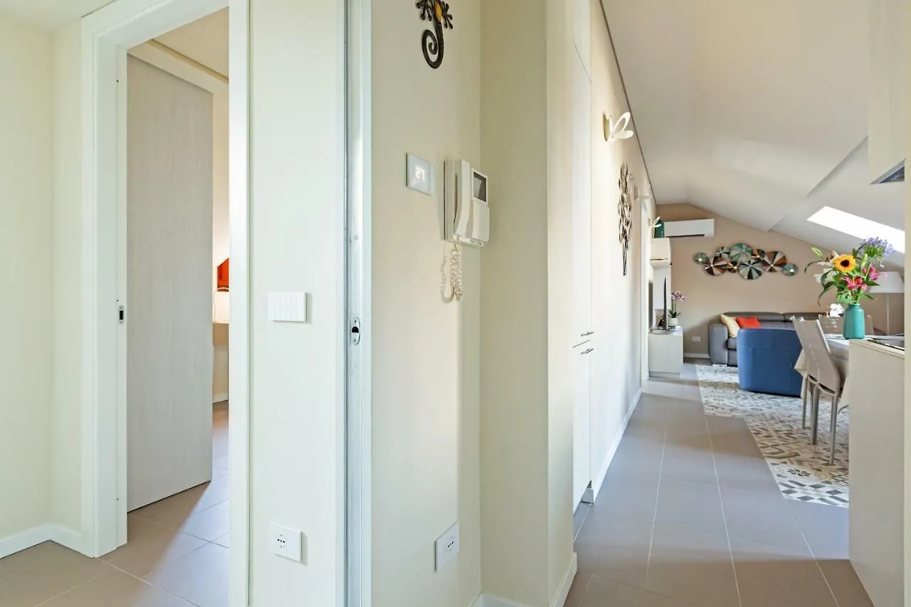 Renovated Penthouse Duomo & Via Torino Apartment Milan