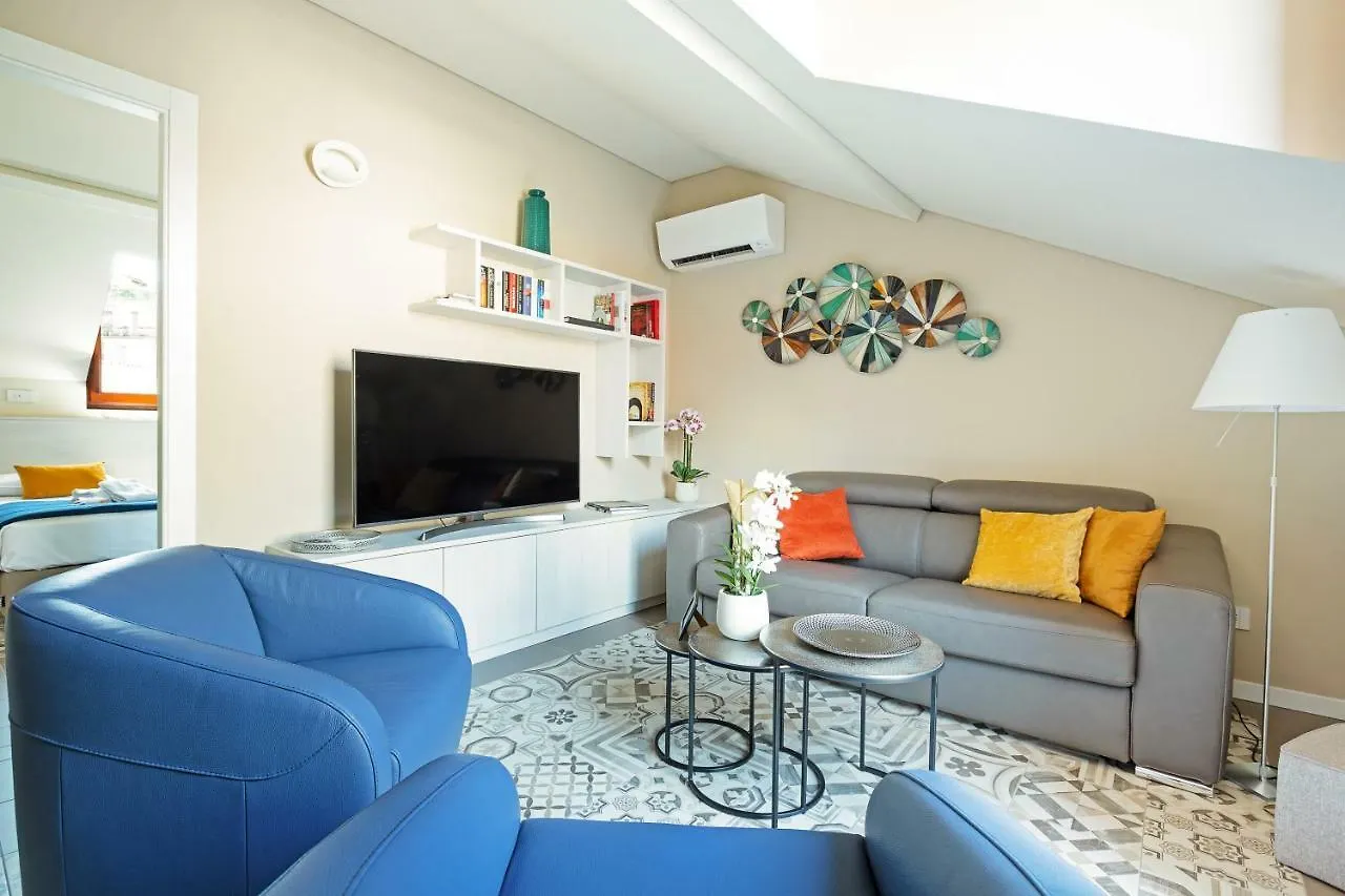 Renovated Penthouse Duomo & Via Torino Apartment Milan